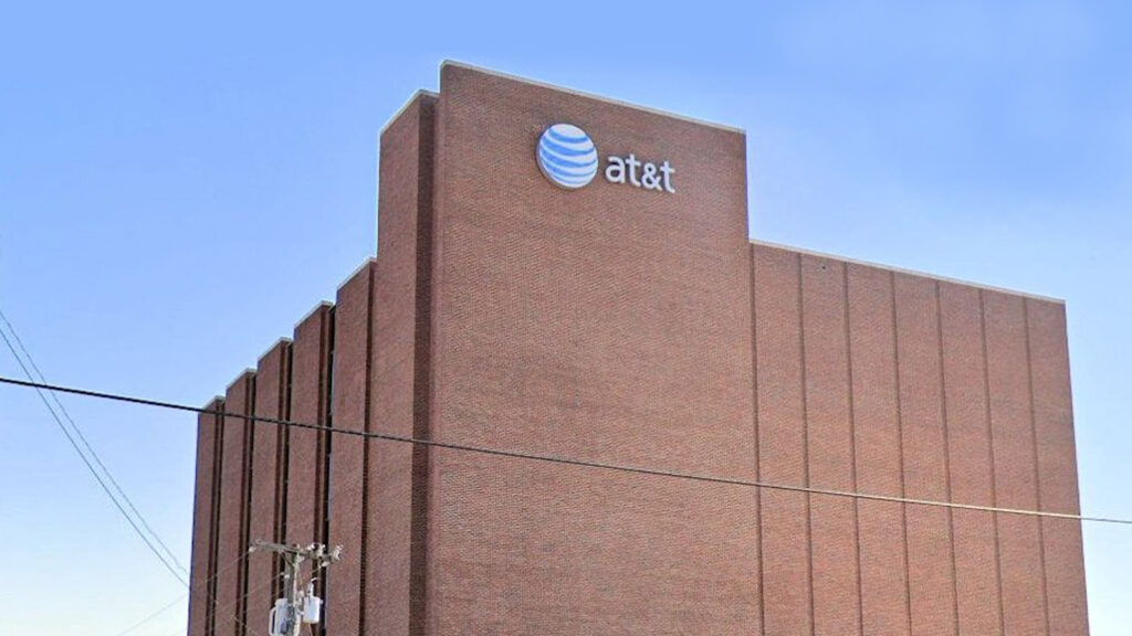 AT&T's Annual Earnings Prediction Below Estimates